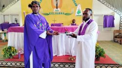 Akhiri Tugas di Paroki Titigi, RD Tuwipapa Pito Bunai, Pr Jadi Pastor Paroki Keluarga Kudus Apouwo