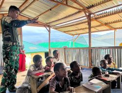 Akses Pendidikan Minim di Lanny Jaya, TNI Bangun Kelas Sederhana Tumbuhkan Semangat Belajar