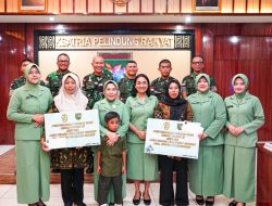 Amrin Ibrahim Salurkan Santunan Rumah Non Dinas Bantuan Kasad ke Ahli Waris Prajurit yang Gugur