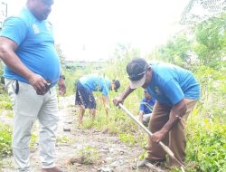 Pemerintah Distrik Sentani Tanam Pohon dan Bersihkan Sampah di Kali Yauwngolo Felafouw