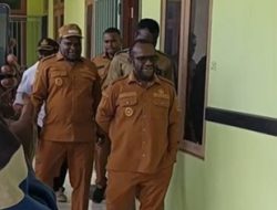 Bupati Deiyai Melkianus dan Wakil Bupati Ayub Pantau Sejumlah Dinas dan Pembangunan Kantor Baru