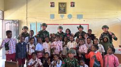 Prajurit TNI di Tapal Batas RI-PNG Yonif Tuah Sakti Tanamkan Semangat Belajar Anak-anak Papua