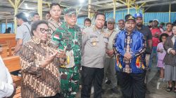 Pangdam Cenderawasih Dampingi Wakil Mendagri Tinjau Pengungsi Konflik di Kabupaten Jayawijaya