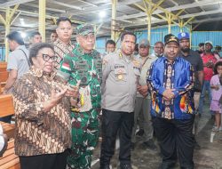 Pangdam Cenderawasih Dampingi Wakil Mendagri Tinjau Pengungsi Konflik di Kabupaten Jayawijaya