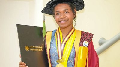 Gadis Israel Asal Asmat, Papua Selatan Raih Gelar Sarjana Kedokteran Unpad di Usia 19 Tahun