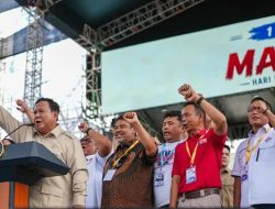 Presiden Prabowo Subianto Disambut Ratusan Ribu Buruh Saat May Day Fiesta 2026 di Silang Monas