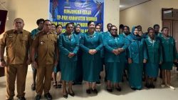 Ny Suzy Rettob Saat Melantik Pengurus PKK Mimika Barat: Kerja dengan Hati Melayani Masyarakat