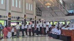 211 Umat Katolik Terima Sakramen Krisma Saat Perayaan Minggu Pentakosta di Katedral Tiga Raja