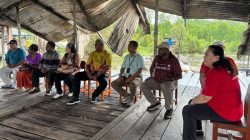 Bupati John Rettob dan Ketua TP PKK Kunjungi Umat Pasca Kebakaran Gereja Katolik Poumako
