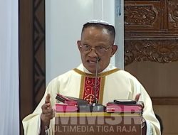 Pastor Paroki Katedral Tiga Raja Timika RD Amandus Rahadat Pr Terima Permintaan Maaf Pihak TNI