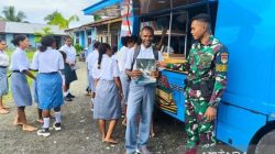 Pangkalan TNI Angkatan Laut Nabire Hadirkan Mobil Perpustakaan Keliling Guna Meningkatkan Literasi Pelajar