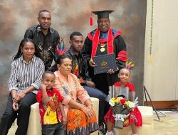 Putra Papua Lulusan SD dan SMP Katolik di Mimika Bram Kateyau Wisuda Doktor di Unversitas Trisakti