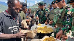 Prajurit Tuah Sakti dan Warga Merajut Persaudaraan di Distrik Kalome, Kabupaten Puncak Jaya