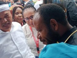 Buku Karya Penulis Tanah Papua Jadi Buah Tangan Gubernur Dedi Mulyadi Menuju Tanah Pasundan