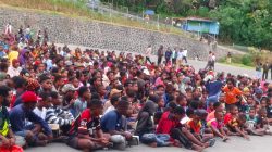 Ribuan Warga Tolikara Nobar Film Pesta Babi, Dokumenter yang Menyentuh Realitas di Tanah Papua