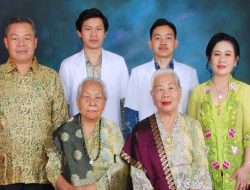 Kisah Inspiratif Putra Batak Aktivis 98 Jonni Hermanto Mengantar Dua Putranya Menjadi Dokter