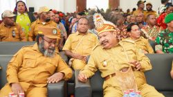 Gubernur Papua Pegunungan John Tabo Ajak Jemaat Tidak Membiarkan Kasih Kepada Allah Memudar