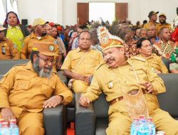 Gubernur Papua Pegunungan John Tabo Ajak Jemaat Tidak Membiarkan Kasih Kepada Allah Memudar