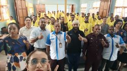 Yakobus Dumupa Sodorkan Tips Jadi Wirausahawan Saat Kuliah Umum di STIE Pelita Harapan Nabire