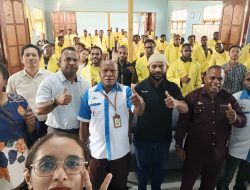 Yakobus Dumupa Sodorkan Tips Jadi Wirausahawan Saat Kuliah Umum di STIE Pelita Harapan Nabire