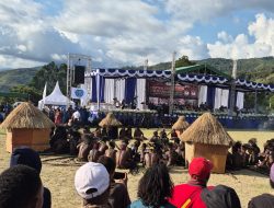Bupati Tolikara Resmi Buka Festival Etnik Religi: Kita Buktikan Papua Miliki Kasih yang Berakar Budaya