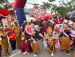 Bupati Mimika John Rettob Lepas Ribuan Pelajar Peserta Karnaval Budaya Meriahkan HUT ke-81 RI
