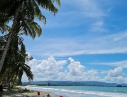 Prosa Lirik Pantai Holtekamb Jadi Sabahat Karya Yance Dou