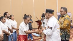 15 Mahasiswa Lanjutkan Studi S2, Bupati Elvis Tabuni: Pendidikan Investasi Masa Depan Kabupaten Puncak