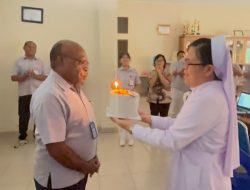 Aloisius Giyai Mendapat Kejutan dari Pimpinan dan Keluarga Besar Rumah Sakit Dian Harapan