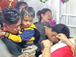 Putra Alfonsius Berusia 5 Tahun Terdiam Menyaksikan Isak Tangis di Samping Peti Jenazah sang Ayah