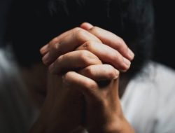 Prosa Lirik: Keluar dari Ilusi Dunia Karya Yance Dou