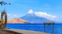 Puisi: Mazmur Syukur 40 Tahun di Atas Tanah Papua dan Fajar dari Nusa Para Lamafa Karya Yance Dou