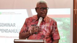 Bupati Mimika John Rettob Instruksikan Sejumlah OPD dan BPBD Kerahkan Armada Atasi Asap di Timika