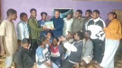 Pegiat Literasi Jadi Pembicara dan Salurkan Buku Karyanya Saat Diskusi Solidaritas Pelajar Papua