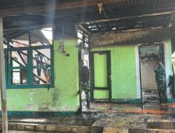 Rumah Dinas Prajurit Kodam Cenderawasih Terbakar, Mobil Damkar Bergerak Cepat Padamkan Api