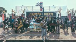 Unjuk Rasa Forum Masyarakat Adat, Massa Tanam Salib Hitam di Depan Kantor Bupati Merauke