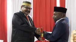 Gubernur Dr John Tabo Lantik Hamka Yelipele sebagai Anggota PAW MRP Provinsi Papua Pegunungan