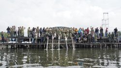 Pangdam Cenderawasih Febriel Sikumbang Tanam Sagu dan Tebar 81.000 Benih Ikan di Danau Sentani