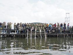 Pangdam Cenderawasih Febriel Sikumbang Tanam Sagu dan Tebar 81.000 Benih Ikan di Danau Sentani