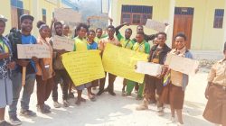 Guru dan Siswa Demo Tuntut Pemerintah Pusat Hentikan Pembakaran Hutan Adat di Tanah Papua